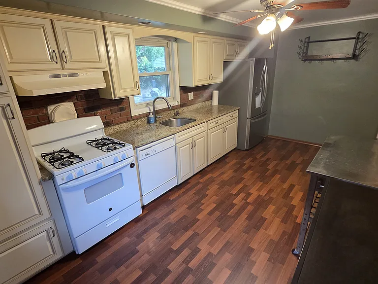 746 Cinnaminson St — Photo 10