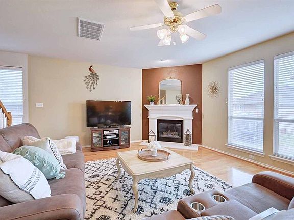 4th image of 3604 Varden St