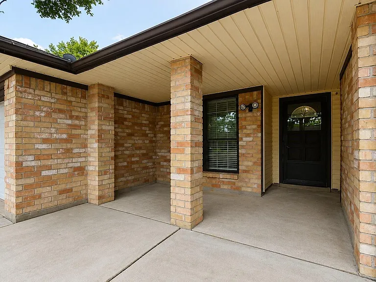 510 Chambly Dr — Photo 3
