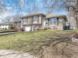 1404 E Central Cir, Olathe, KS 66061