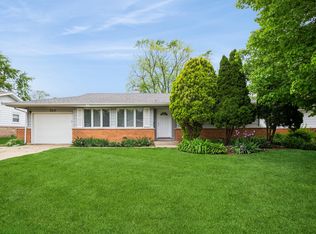 520 Landmeier Rd, Elk Grove Village, IL 60007