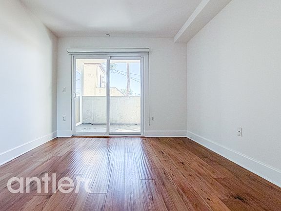 5th image of 834 N Edinburgh Ave #X111