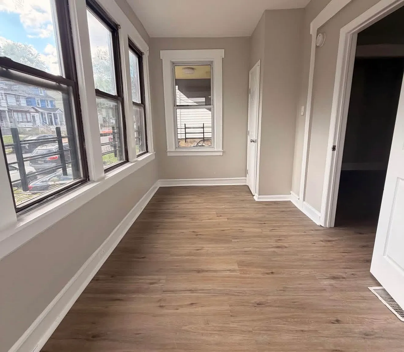 4 bed, $2,400 — Photo 2