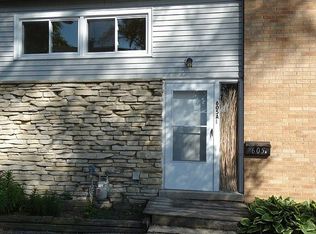 605 Waukegan Rd APT A, Deerfield, IL 60015