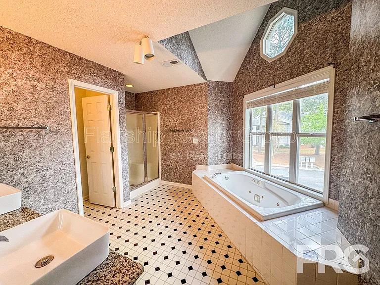 3306 Mulberry Ln #E — Photo 23