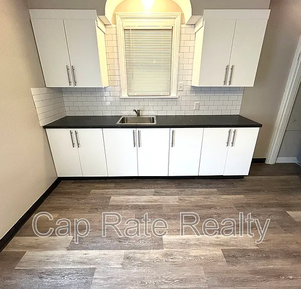1366 Duxberry Ave — Photo 15