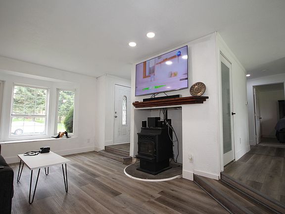 4th image of 16914 5th Ave E