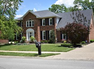 817 Foxgate Rd, Louisville, KY 40223