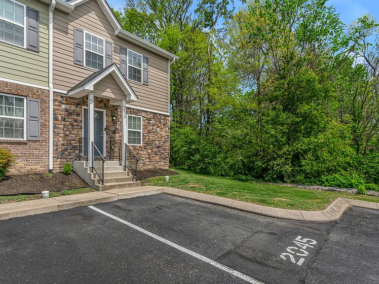 2045 Pinecrest Dr — Photo 1
