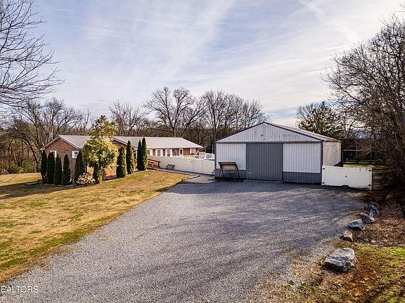 2nd image of 4918 Morganton Rd