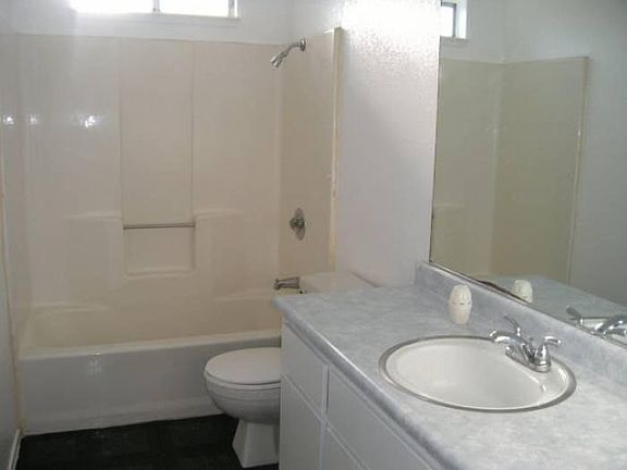 5th image of 2726 Santa Fe St