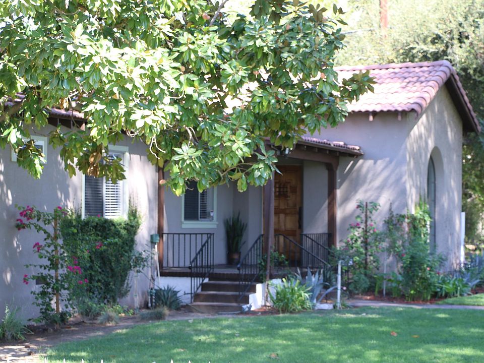 View of front home which cottage is behind