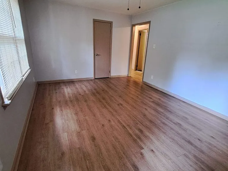 242 & 244 Hurdle Dr — Photo 2