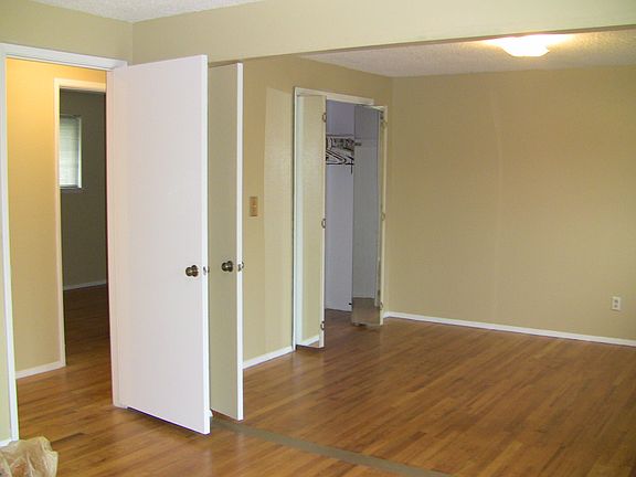 3rd image of 506 S 302nd St