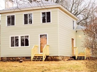 2012 Stieg Rd, Woodstock, IL 60098