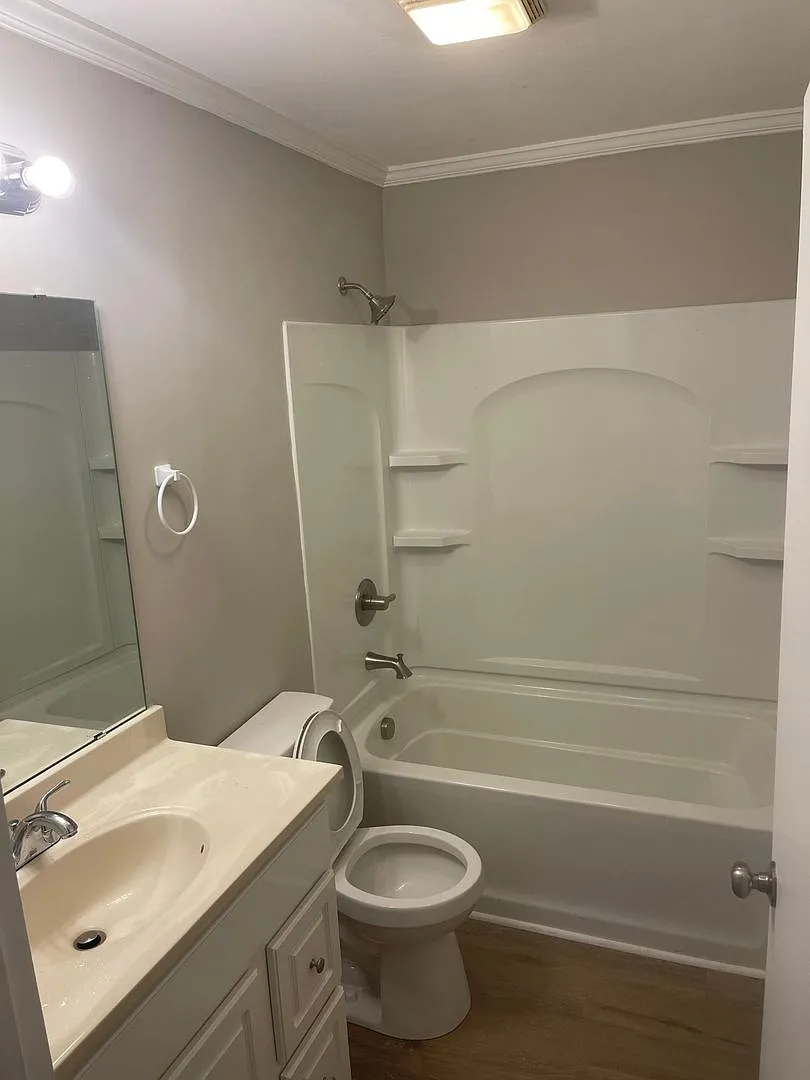 Newly renovated home with 4 bedrooms! Must see! — Photo 3
