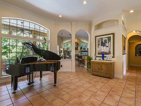 5th image of 1285 Cunningham Creek Dr