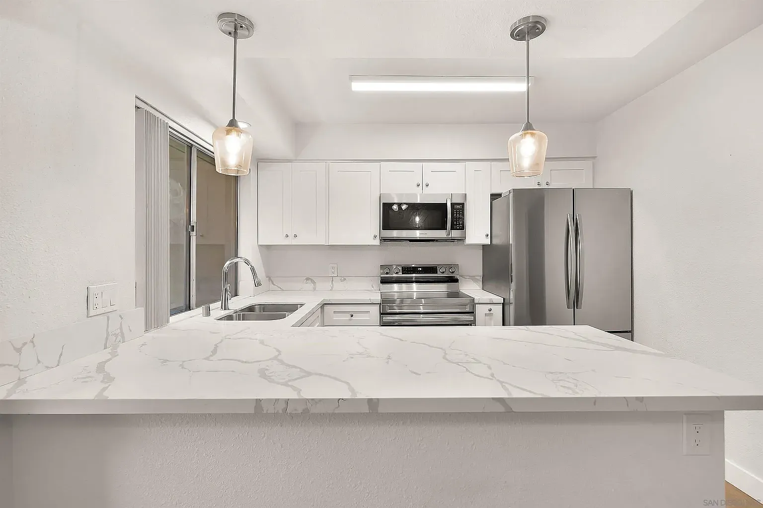 2 bed, 894 sqft, $2,700 — Photo 1
