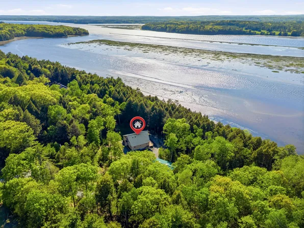 787 River Road, Dresden, ME 04342