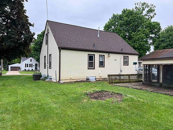 3rd image of 1326 Barham Ave