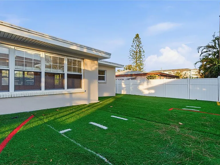 327 Sunny Ln — Photo 30