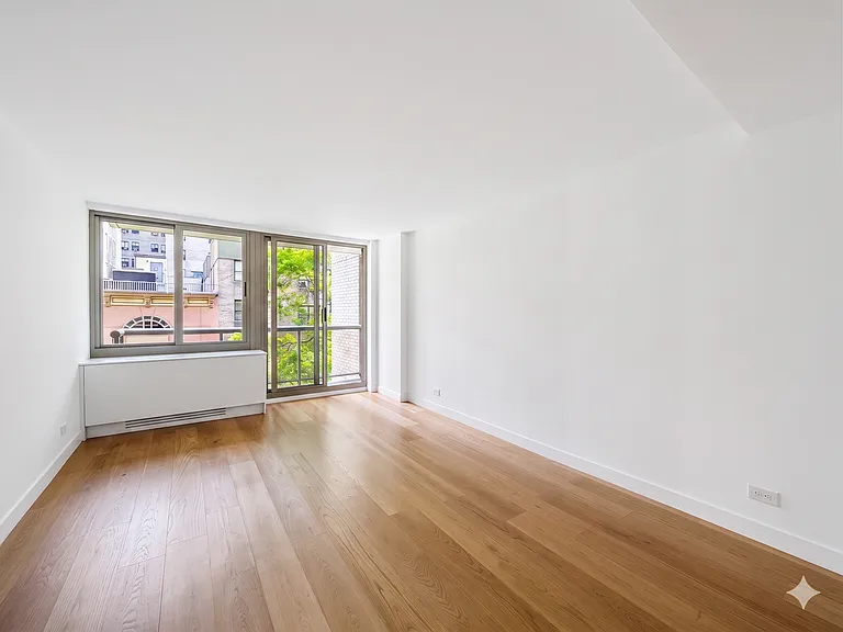 234 E 46th St #504 — Photo 3