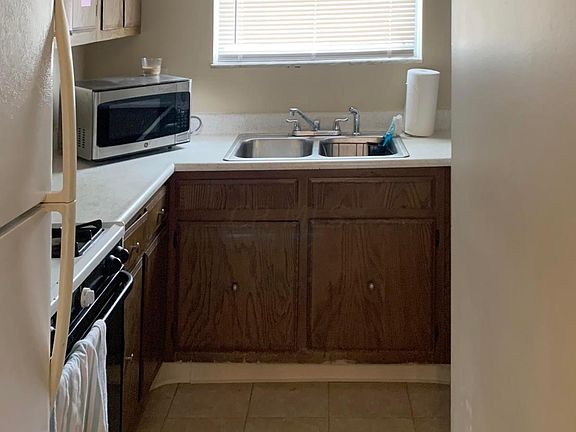 4th image of 1308 Woodbrook Ln #242