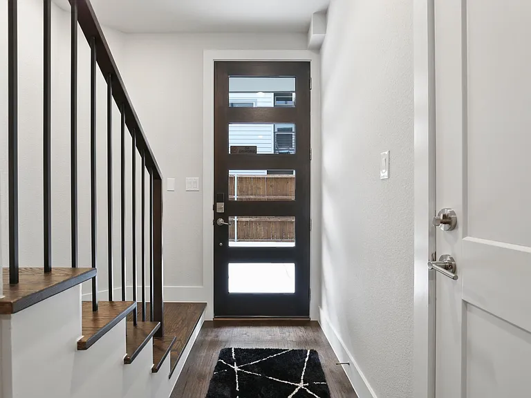 4230 Roseland Ave #105 — Photo 2