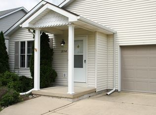 1054 Anna Ln, Bowling Green, OH 43402