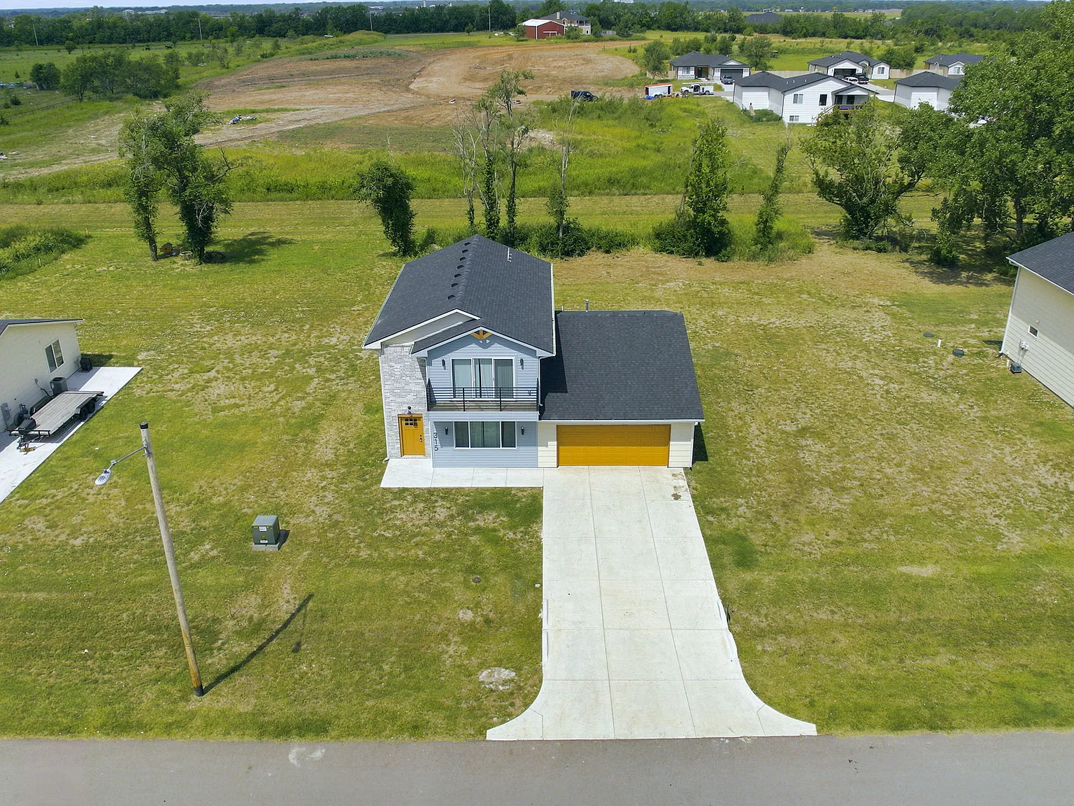 4 bed, 2070 sqft, $2,750 — Photo 4