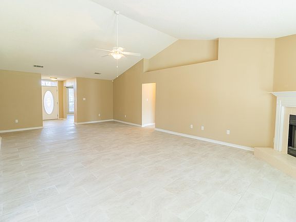3rd image of 15361 Winsor Pl