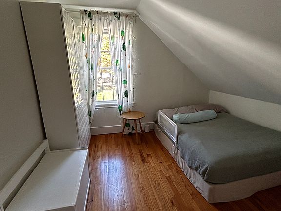 5th image of 111 White St