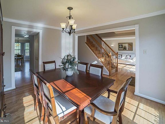 5th image of 18404 Crownsgate Cir