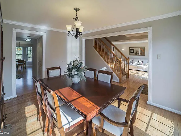 18404 Crownsgate Cir — Photo 5