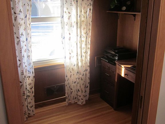 3rd image of 4208 Newton Ave N