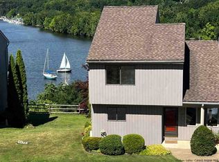 57 Rondout Hbr, Port Ewen, NY 12466