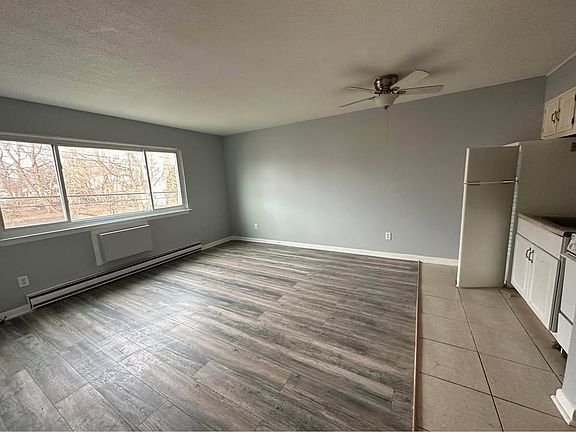 3rd image of 860 Wood Ave #5