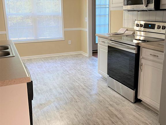 Kitchen and Breakfast eating area