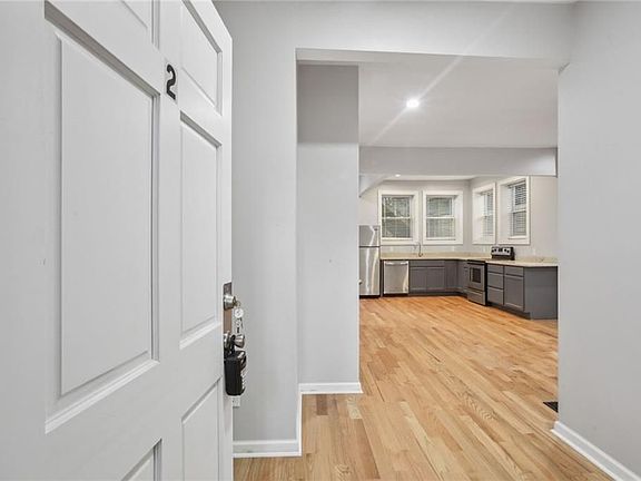 2nd image of 559 Parkway Dr NE