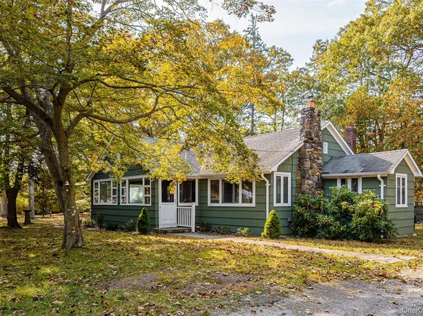 22 Roosevelt Boulevard, East Patchogue, NY 11772