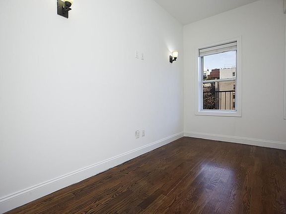 4th image of 149 Grand St APT 4E