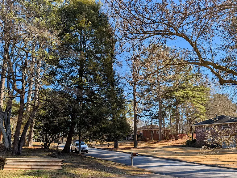 831 Parkway Dr SE — Photo 26