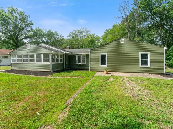 17632 Laurel Ave, Lake Milton, OH 44429