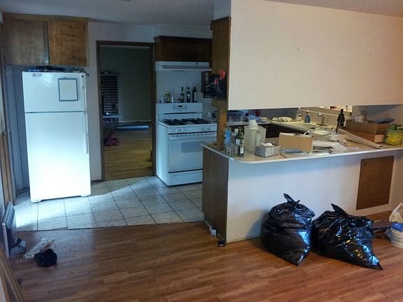 3rd image of 422 Viking St SE
