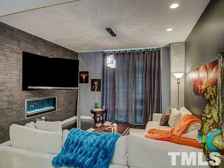 602 W Rosemary St #302 — Photo 4