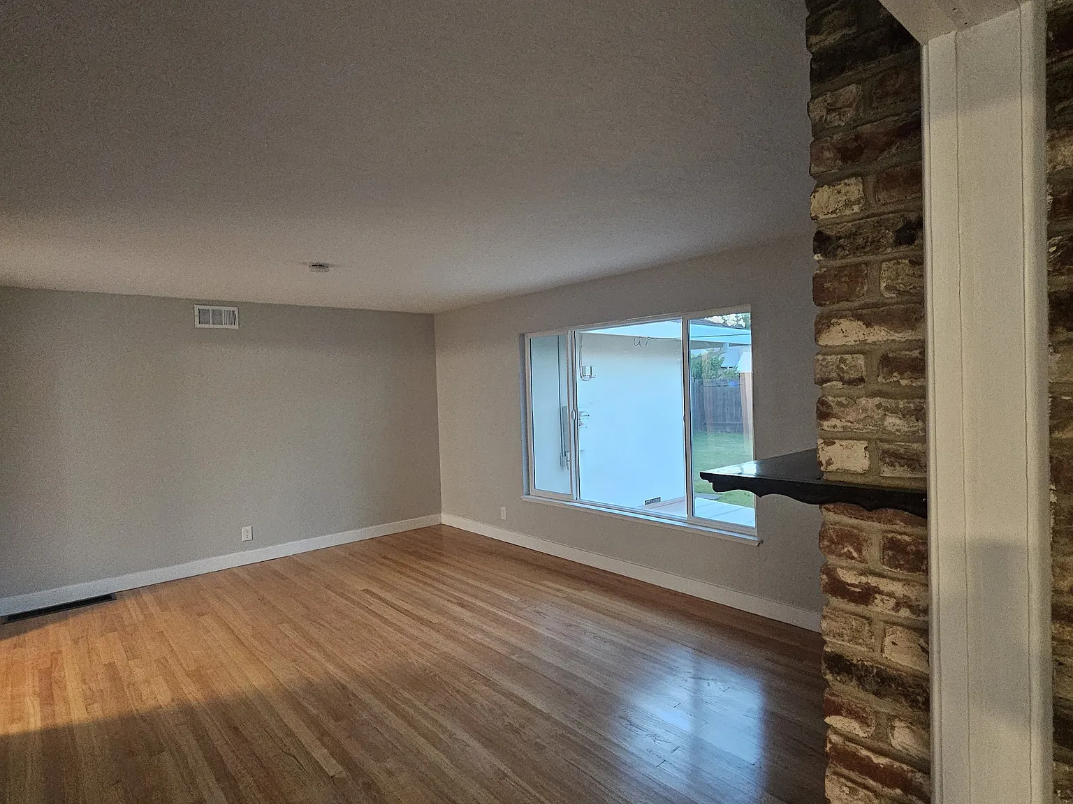 3 bed, 1572 sqft, $2,650 — Photo 2