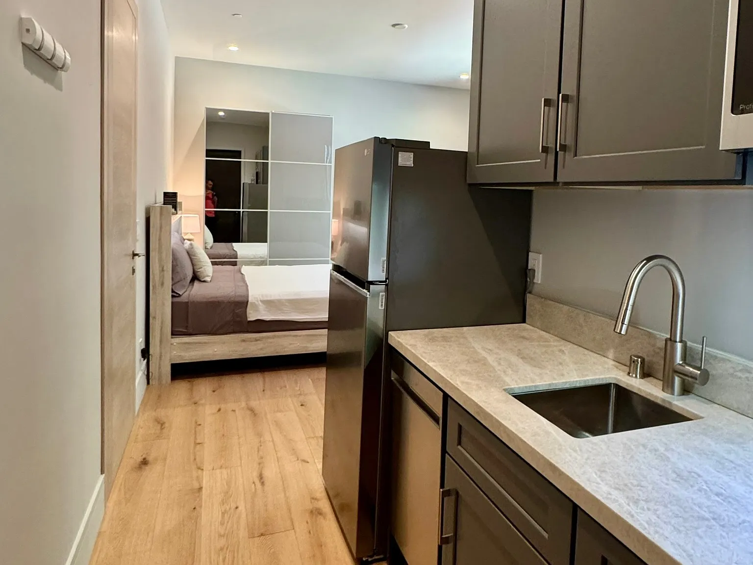 Studio, 3000 sqft, $2,200 — Photo 4