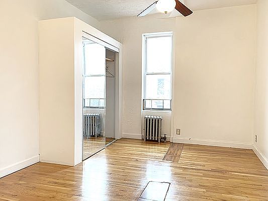 2nd image of 363 Cornelia St Unit 3R