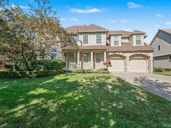 49235 Yale Dr, Macomb, MI 48044