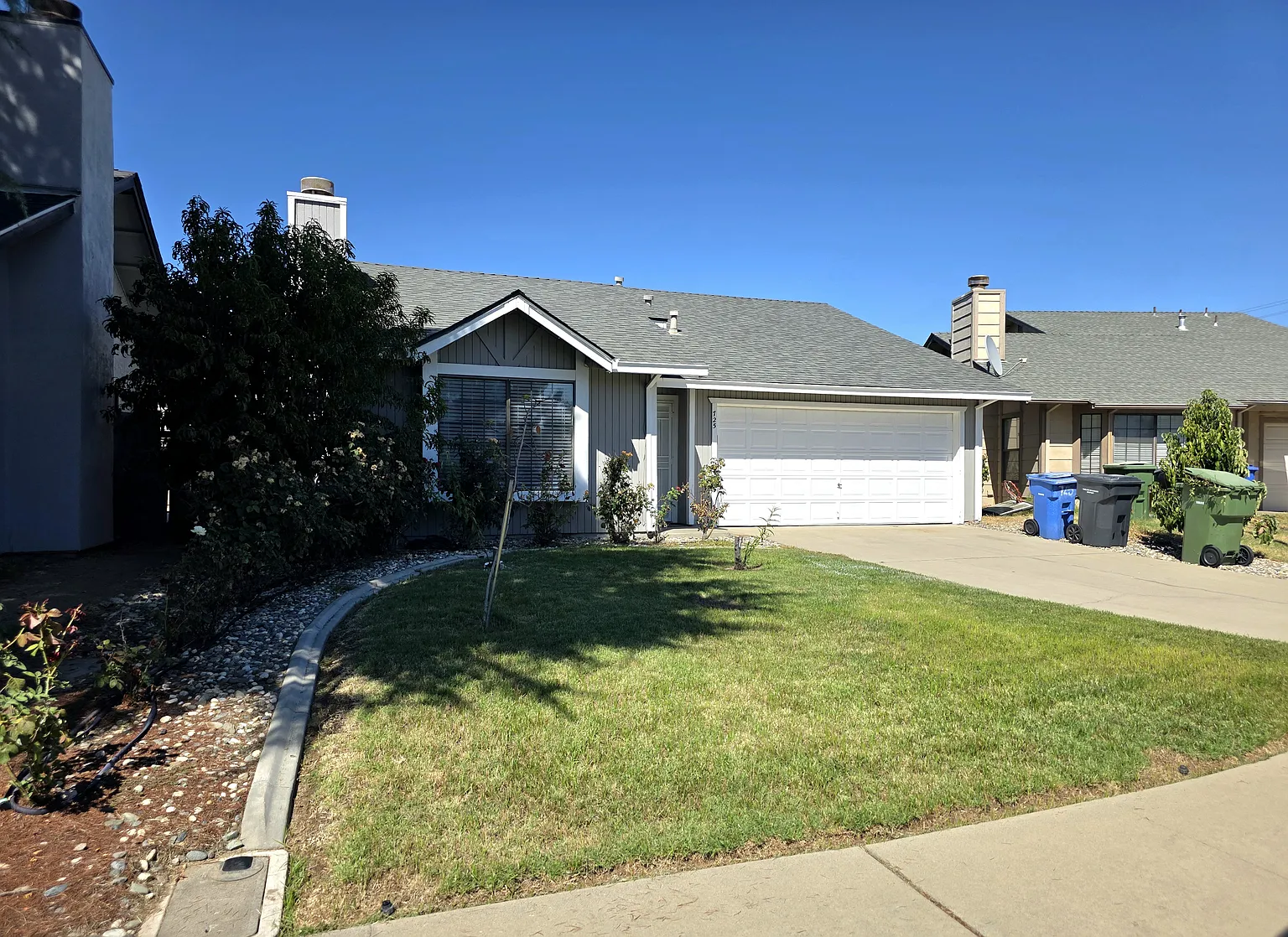 725 Ivanhoe Ln photo 1